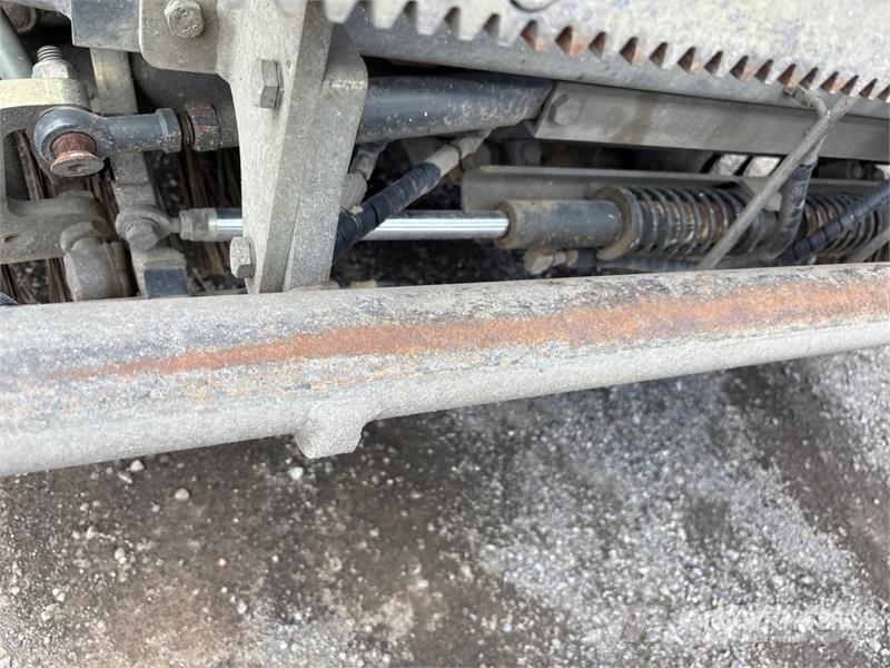 Ravo on Ravo 5SER Sweeper Truck Utcaseprő teherautók