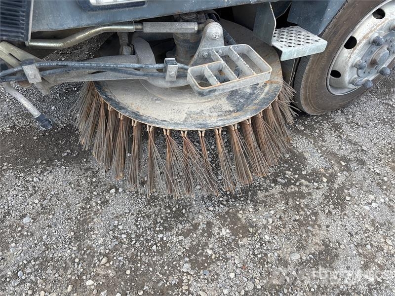 Ravo on Ravo 5SER Sweeper Truck Utcaseprő teherautók