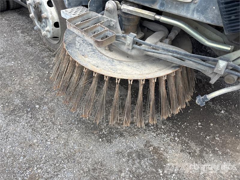Ravo on Ravo 5SER Sweeper Truck Utcaseprő teherautók