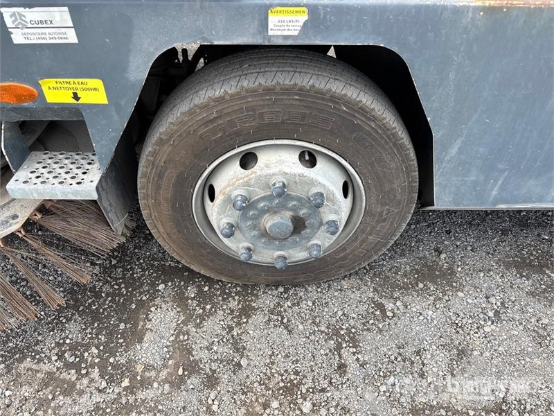 Ravo on Ravo 5SER Sweeper Truck Utcaseprő teherautók