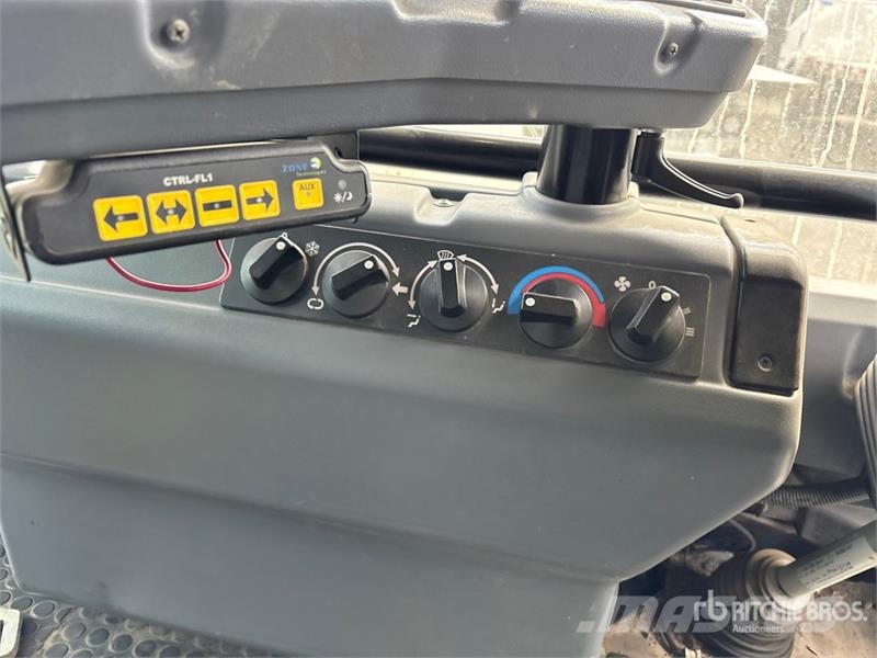 Ravo on Ravo 5SER Sweeper Truck Utcaseprő teherautók