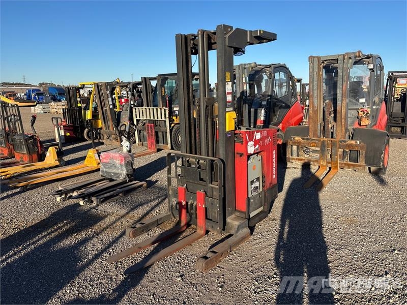 Raymond 3000 lb Order Picker معدات الرفع متوسط المستوى