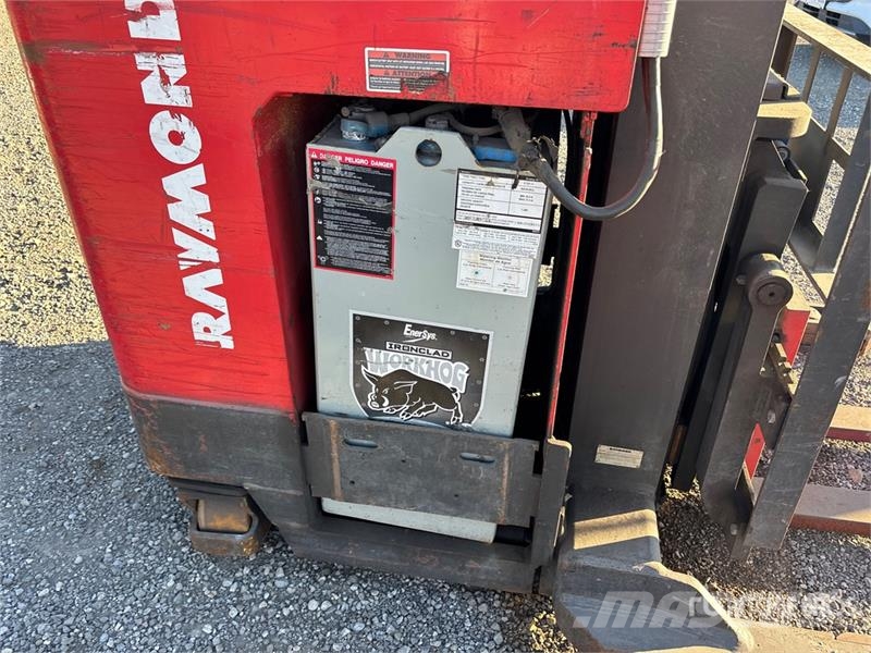 Raymond EASI R30TT 3000 lb Reach Truck شاحنة مناولة