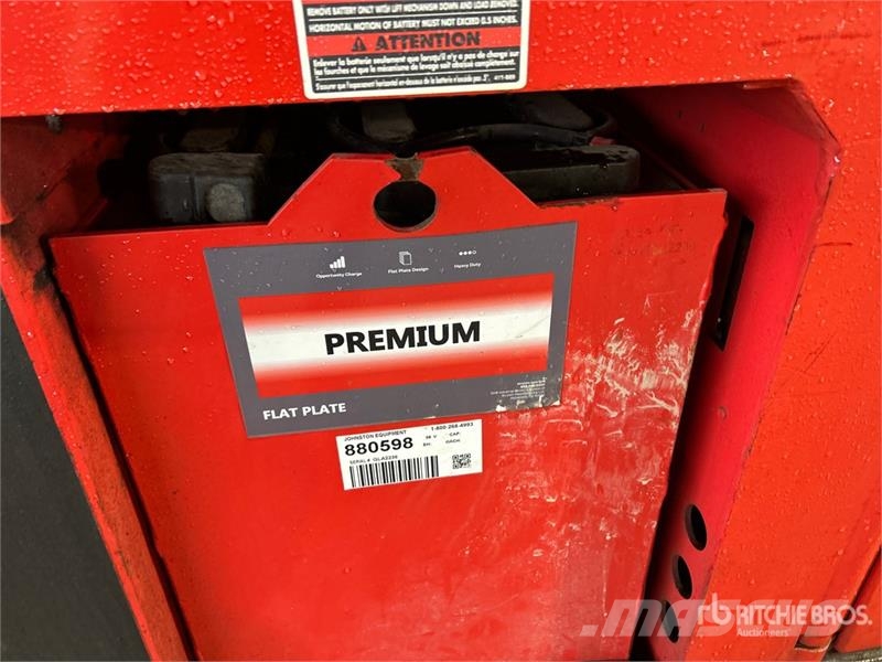 Raymond EZ R40TT 4500 lb Order Picker Preparadoras de encomendas de média elevação