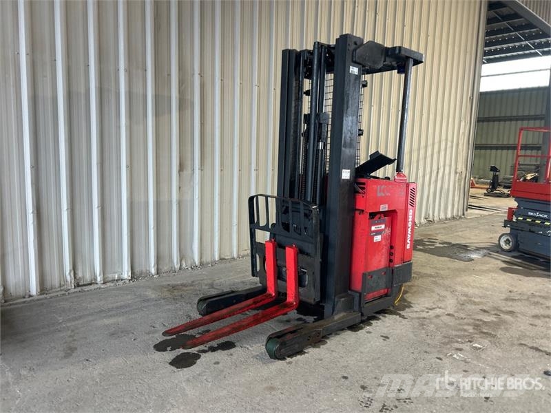Raymond EZ R40TT 4500 lb Order Picker Preparadoras de encomendas de média elevação