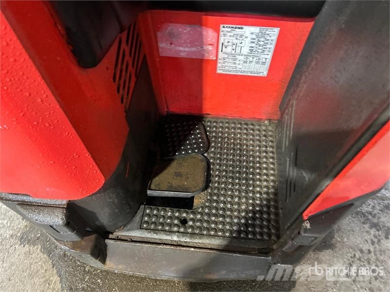 Raymond EZ R40TT 4500 lb Order Picker Preparadoras de encomendas de média elevação
