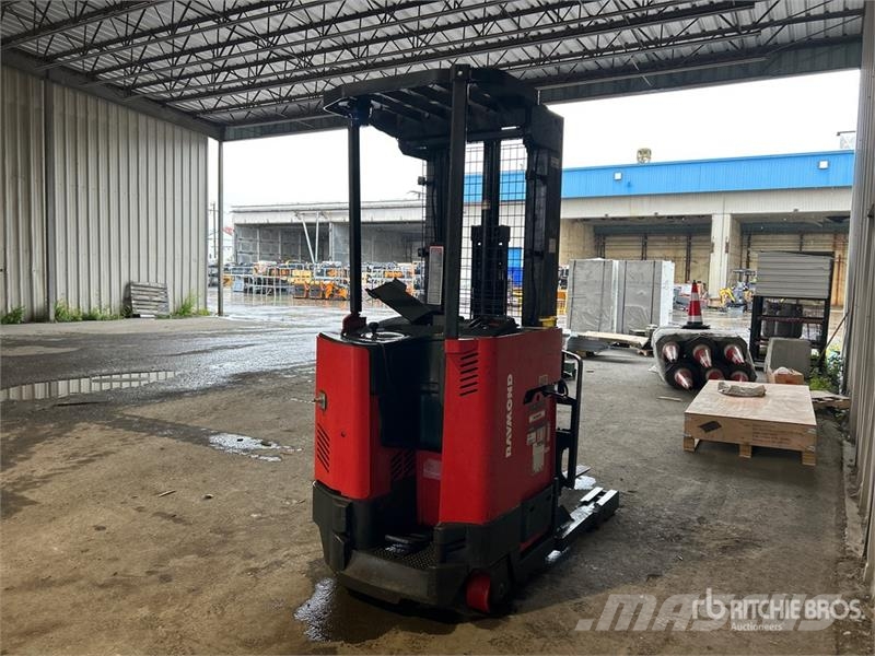 Raymond EZ R40TT 4500 lb Order Picker Preparadoras de encomendas de média elevação