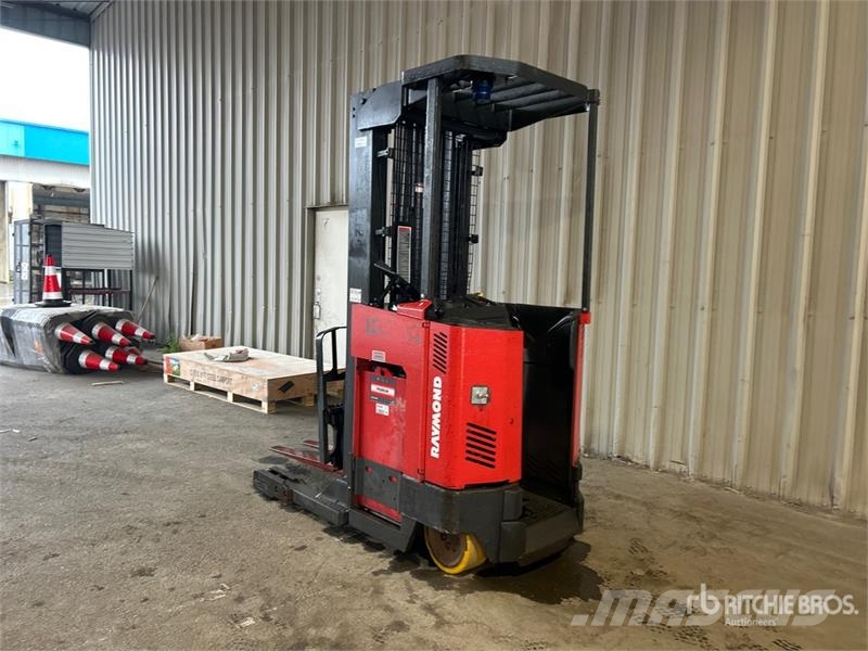Raymond EZ R40TT 4500 lb Order Picker Preparadoras de encomendas de média elevação