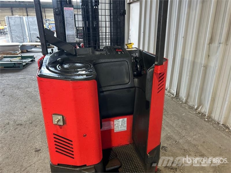 Raymond EZ R40TT 4500 lb Order Picker Preparadoras de encomendas de média elevação