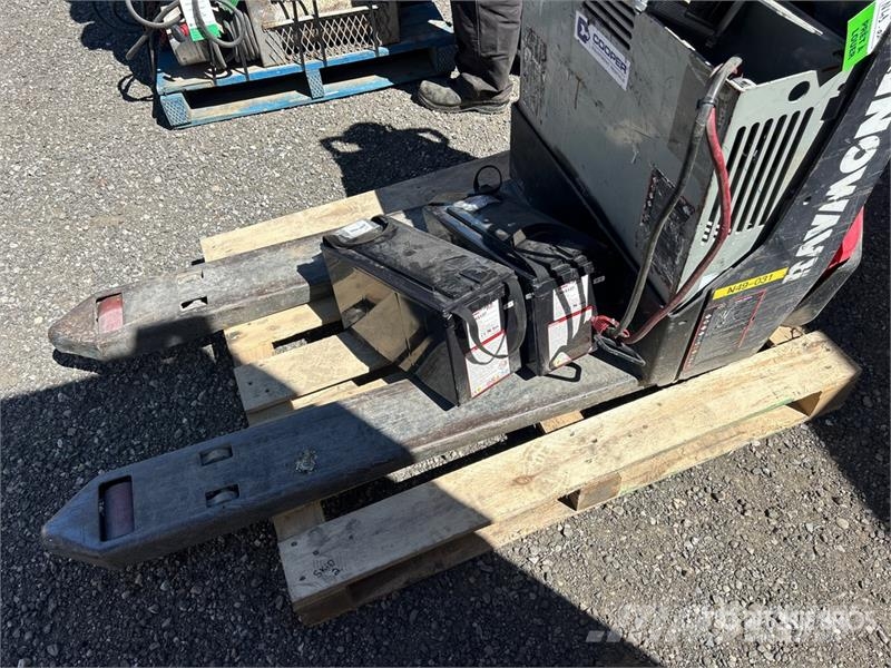 Raymond WALKIE 8210 4500 lb Pallet Jack (Inoperable) 핸드파레트 트럭
