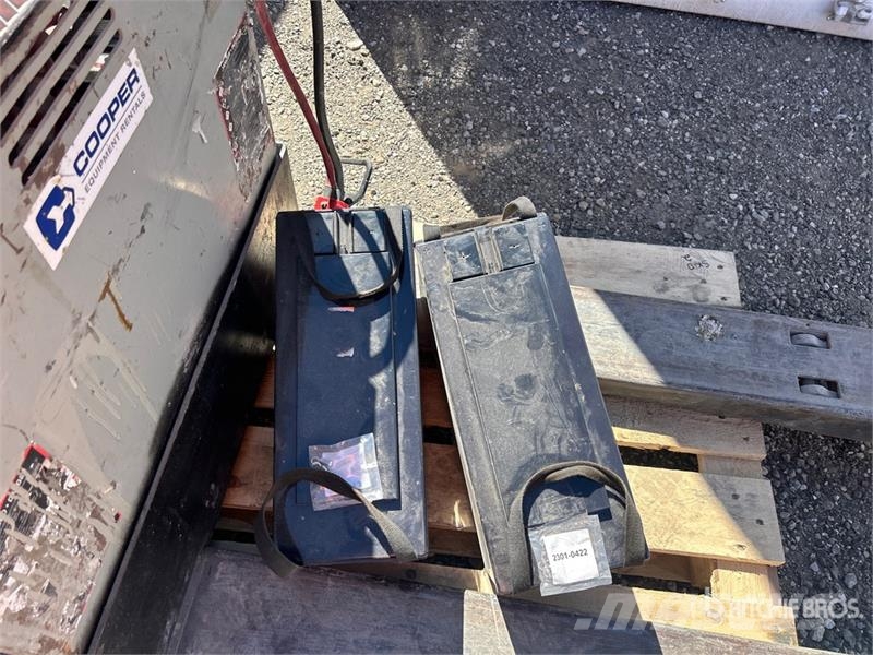Raymond WALKIE 8210 4500 lb Pallet Jack (Inoperable) 핸드파레트 트럭