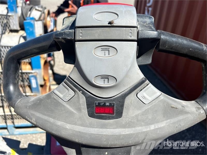 Raymond WALKIE 8210 4500 lb Pallet Jack (Inoperable) 핸드파레트 트럭