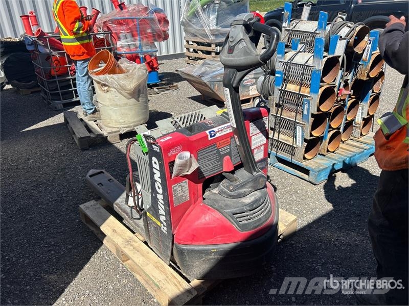 Raymond WALKIE 8210 4500 lb Pallet Jack (Inoperable) 핸드파레트 트럭