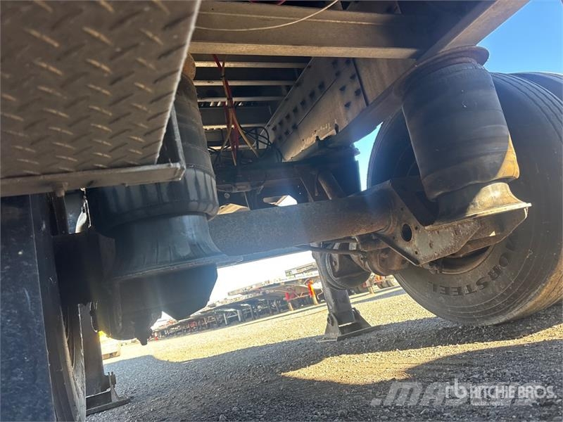 Reitnouer 28 ft Quad/A B-Train Lead Flatbed Trailer Прицепы-платформы/боковая разгрузка