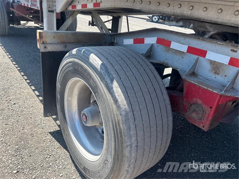 Reitnouer 28 ft Super B-Train Lead Flatbed Trailer مقطوروات مسطحة/مفصلية الجوانب
