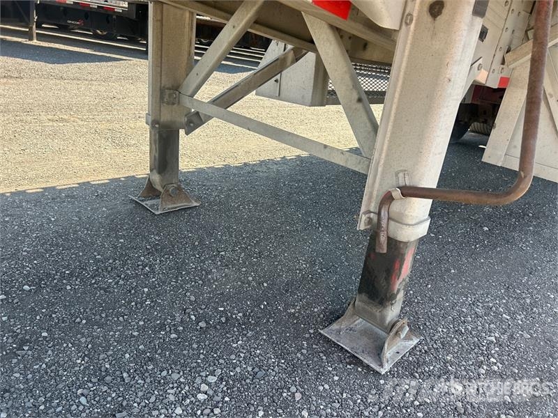 Reitnouer 28 ft Super B-Train Lead Flatbed Trailer مقطوروات مسطحة/مفصلية الجوانب