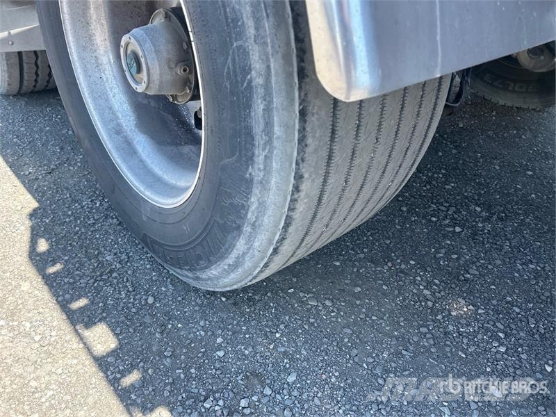 Reitnouer 28 ft Super B-Train Lead Flatbed Trailer مقطوروات مسطحة/مفصلية الجوانب