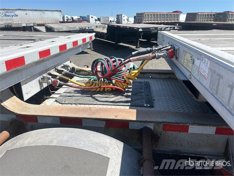 Reitnouer 28 ft Super B-Train Lead Flatbed Trailer مقطوروات مسطحة/مفصلية الجوانب