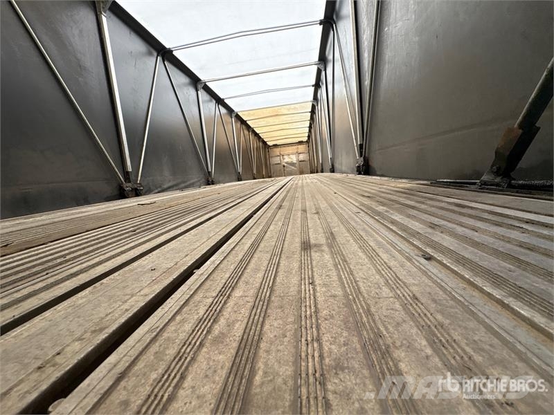 Reitnouer 48 ft T/A Curtain Side Trailer Curtainsideranhänger
