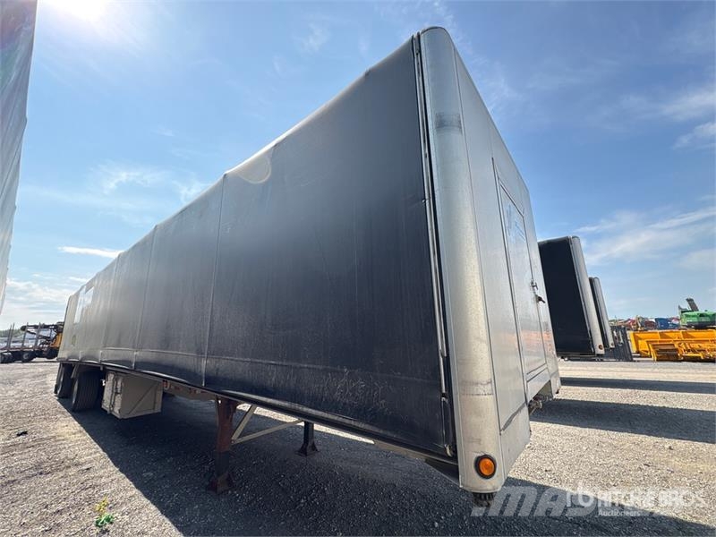 Reitnouer 48 ft T/A Curtain Side Trailer Curtainsideranhänger