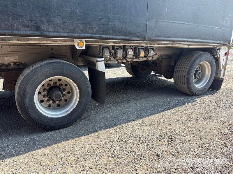 Reitnouer 48 ft T/A Curtain Side Trailer Curtainsideranhänger