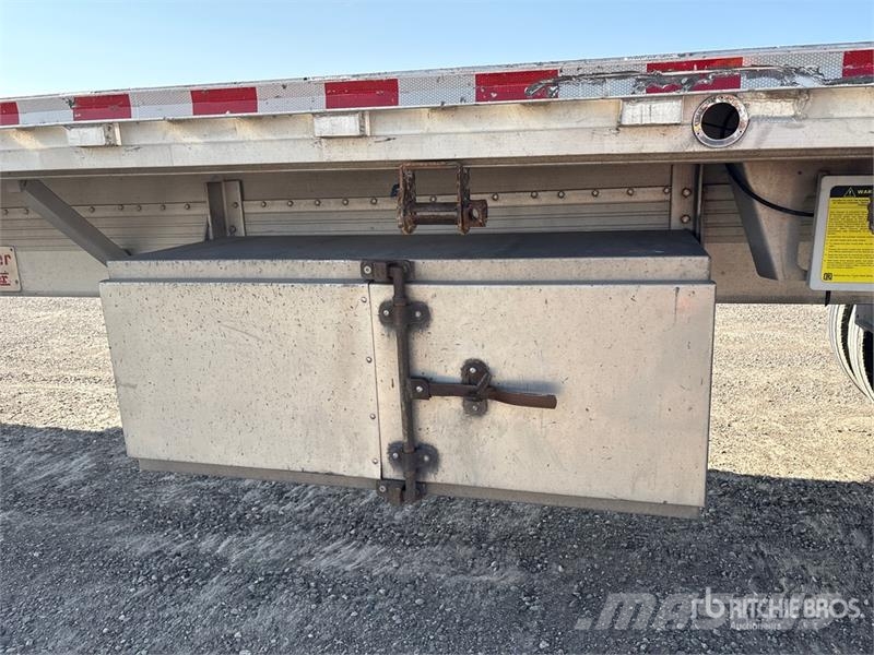 Reitnouer 53 ft T/A Flatbed Trailer Planhengere