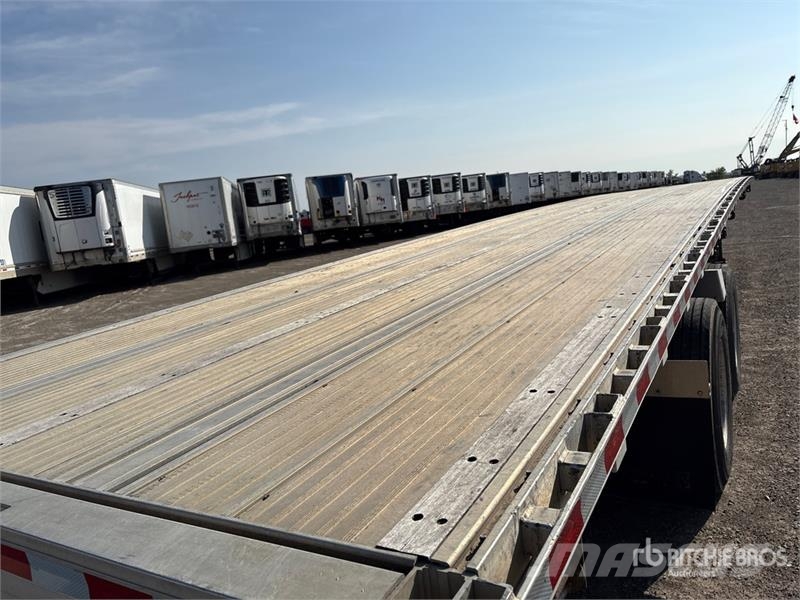 Reitnouer 53 ft T/A Flatbed Trailer Planhengere