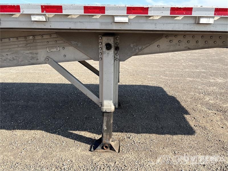 Reitnouer 53 ft T/A Flatbed Trailer Planhengere