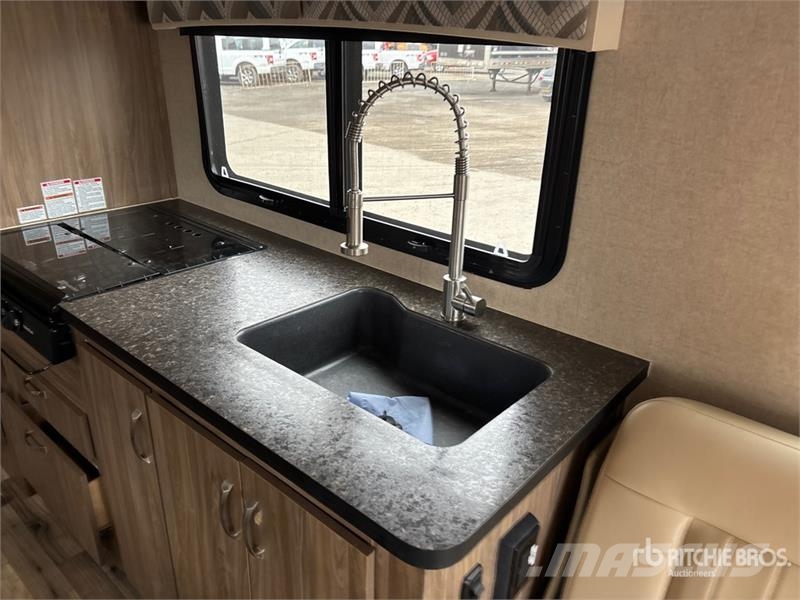 REV Dynamax 24RB Motor Home Avtodomi in počitniške prikolice