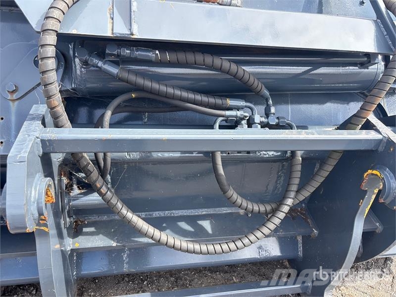 RF 156 in 6 cyd Q/C Side Dump Wheel Loader Bucket Žlice