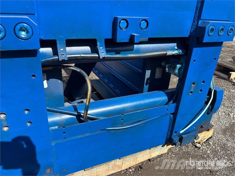 Rightline LBM289-SR-3C Bale Squeeze Attachment Landbrug - Andet