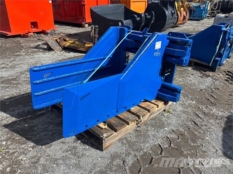 Rightline LBM289-SR-3C Bale Squeeze Attachment Landbrug - Andet