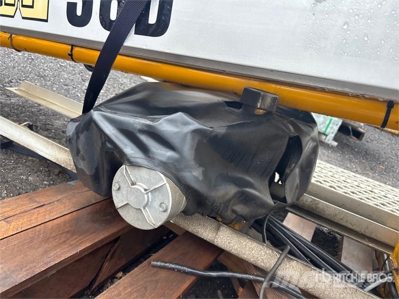 Robert Hydraulique RH38D 31 ft 1 in Telescopic Truck Moun Drugi deli