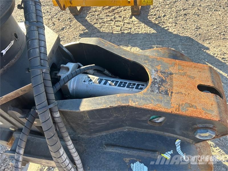 Rotobec 67 in Excavator Grapple Pinze