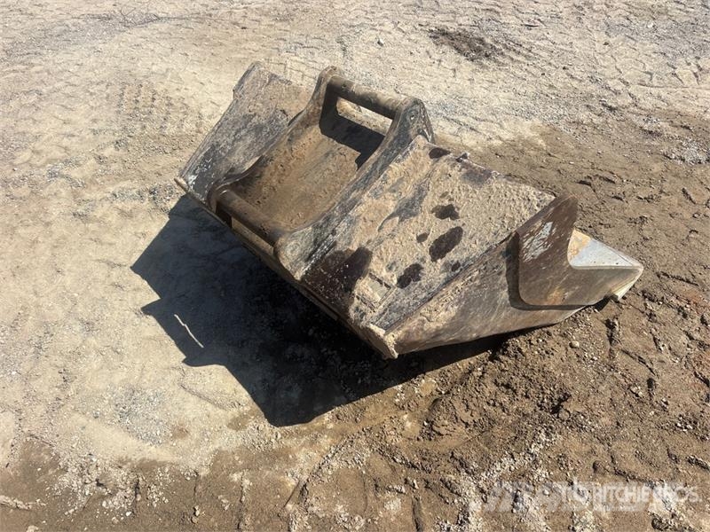 Rototilt R3 44 in Q/C Cleanup Excavator Bucket Kanalak