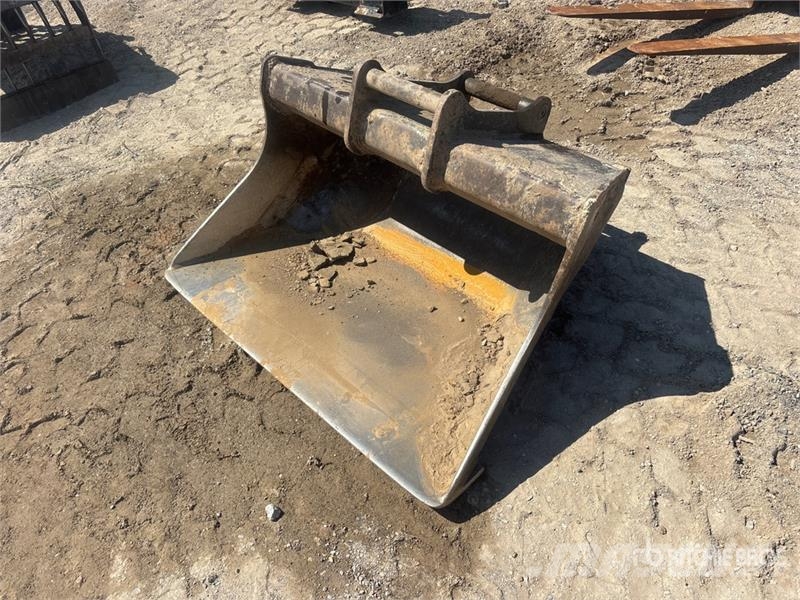 Rototilt R3 44 in Q/C Cleanup Excavator Bucket Kanalak