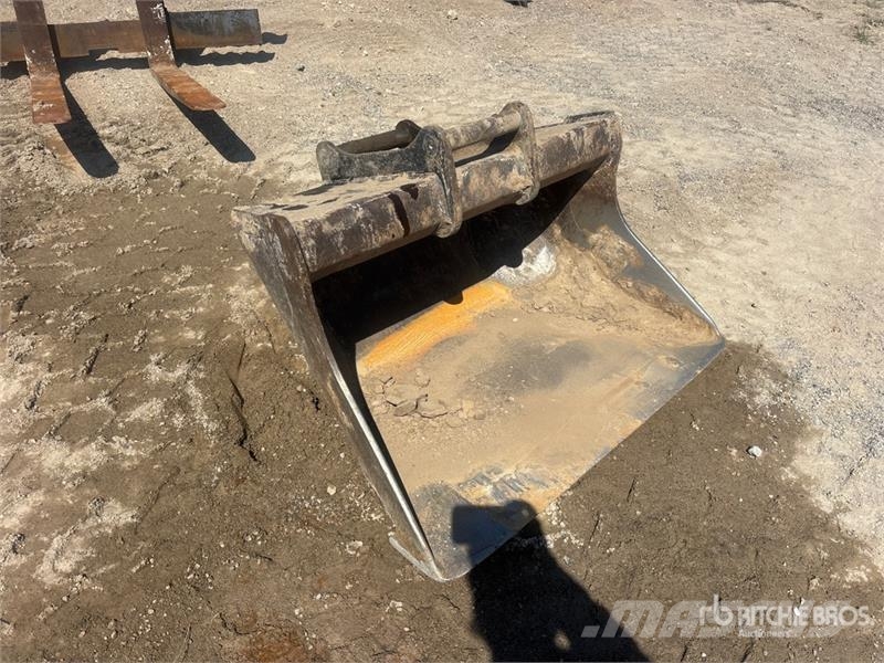 Rototilt R3 44 in Q/C Cleanup Excavator Bucket Kanalak