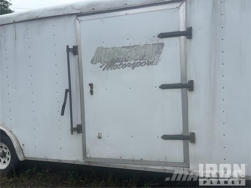 Royal Cargo RCT 8.5x24TA2 T/A 1 Car Enclosed Car Carrier Návěsy na přepravu automobilů