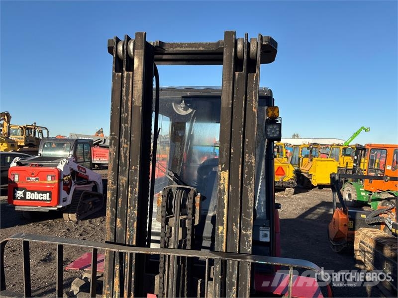 Royal T25EG-4 2500 kg 4x4 Rough Terrain Forklift شاحنات الطرق الوعرة