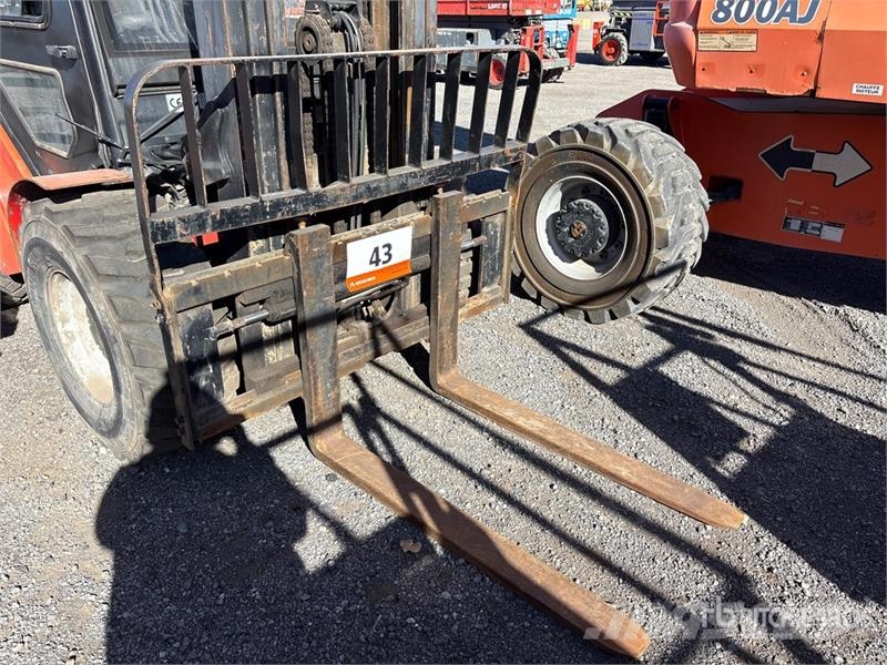 Royal T35Y 3500 kg 4x4 Rough Terrain Forklift (Inoperabl Terénne vysokozdvižné vozíky