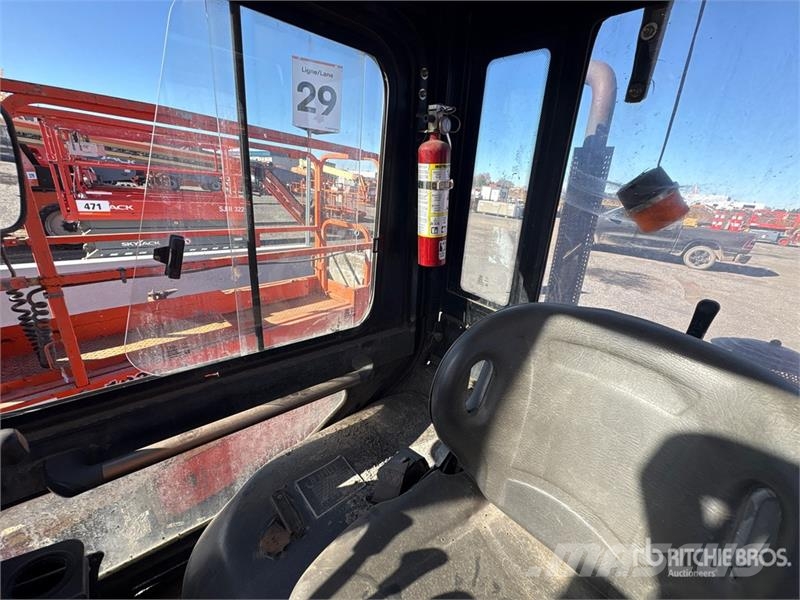 Royal T35Y 7716 lb 4x4 Rough Terrain Forklift (Inoperabl 험지용 트럭
