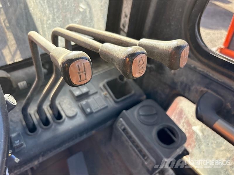 Royal T35Y 7716 lb 4x4 Rough Terrain Forklift (Inoperabl 험지용 트럭