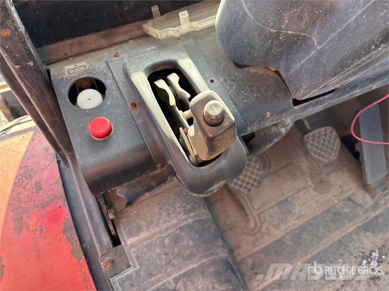Royal T35Y 7716 lb 4x4 Rough Terrain Forklift (Inoperabl 험지용 트럭