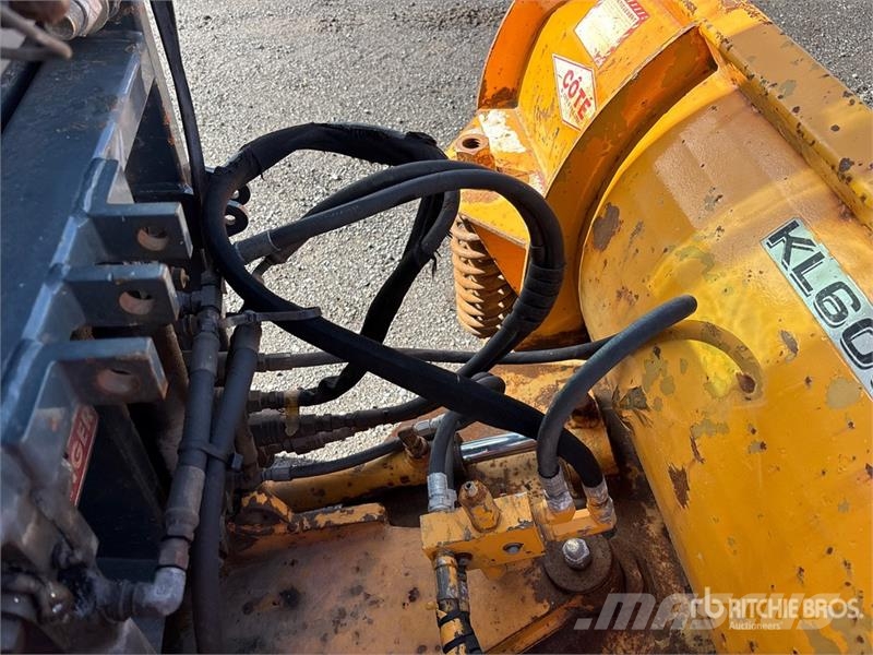 RPM Cameleon Sidewalk Plow مكونات أخرى