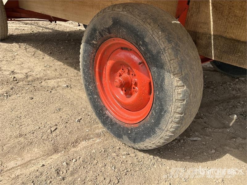 S/A Turntable 15 ft x 8 ft Bale Wagon Paalivaunut