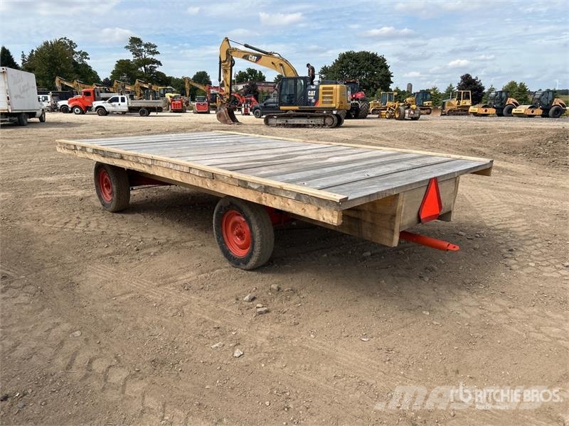 S/A Turntable 15 ft x 8 ft Bale Wagon Paalivaunut