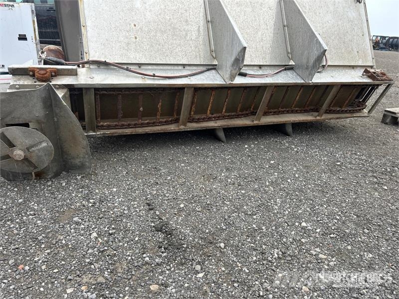Salt Spreader Розсіювачі солі та піску