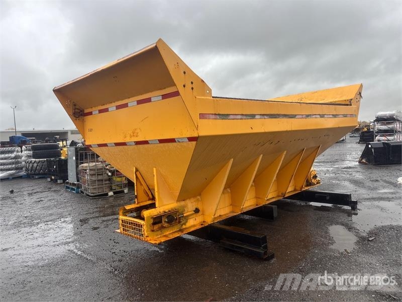  Salt Spreader Hiekan- ja suolanlevittimet