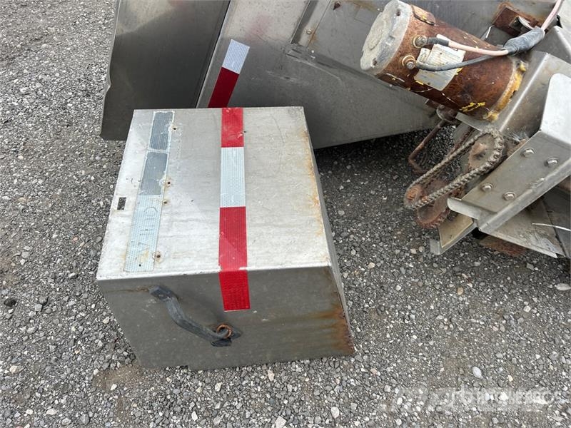 Salt Spreader Розсіювачі солі та піску