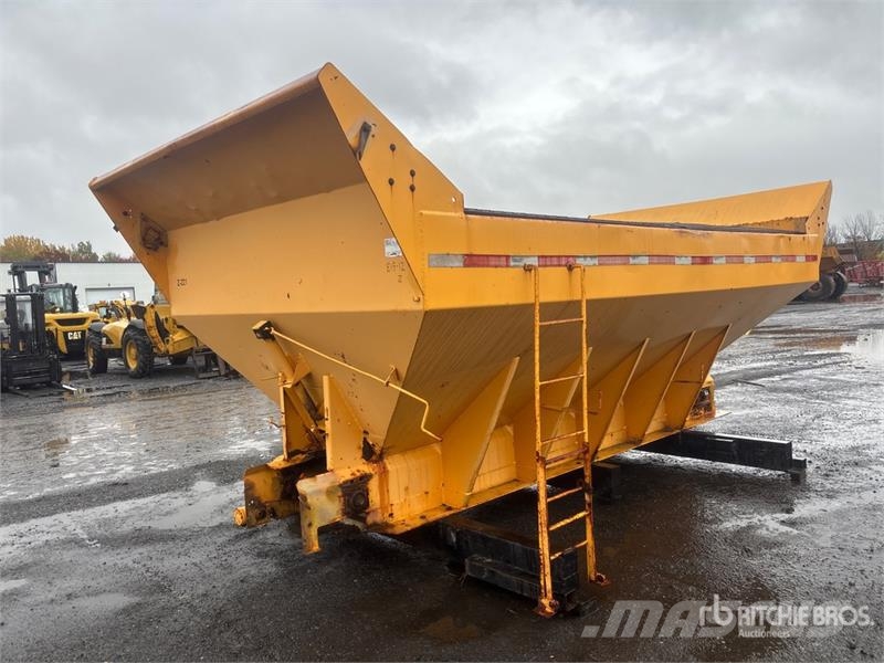  Salt Spreader Hiekan- ja suolanlevittimet